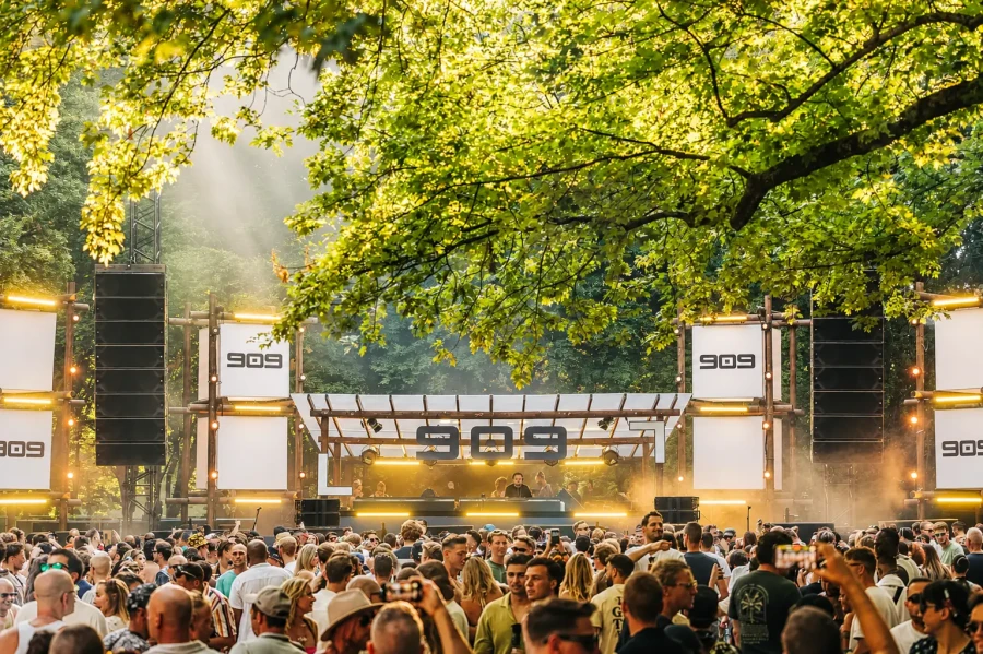 909 Festival 2026: Pure techno onder de bomen in Amsterdam