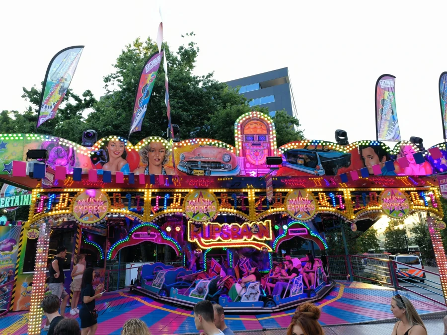 Roze maandag op Tilburgse Kermis