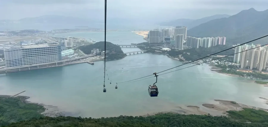 De Ngong Ping 360 kabelbaan naar 'The Big Buddha' in Hongkong