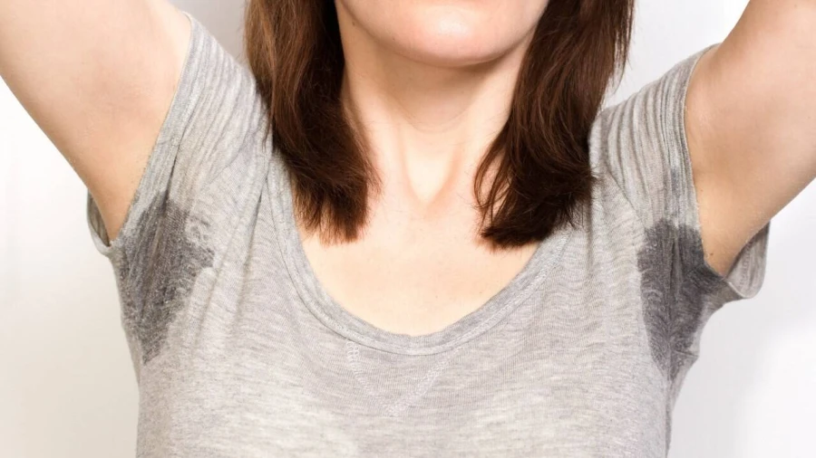 Hoe krijg je zweetlucht uit je kleding? 