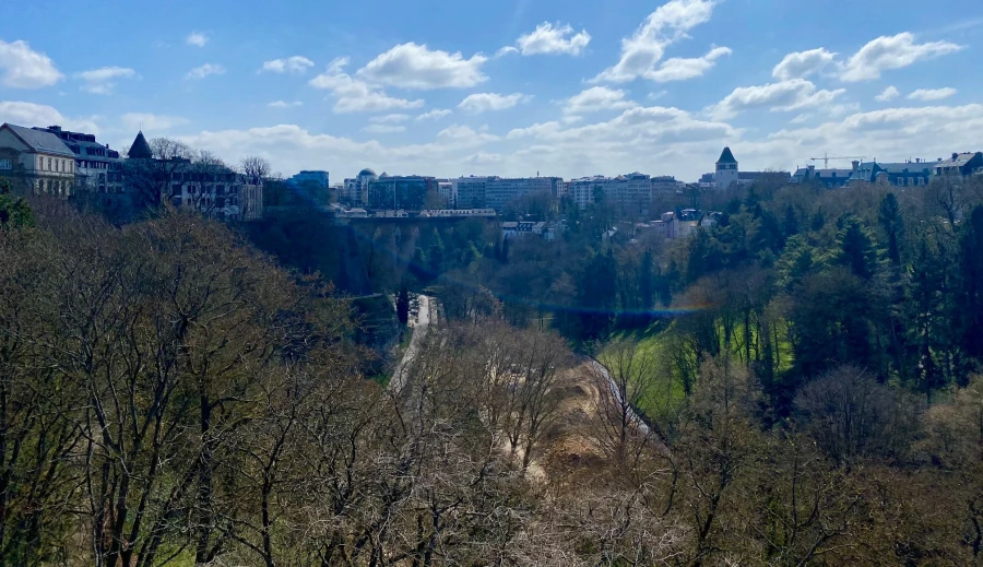 De stad en de natuur komen nauw samen in Luxemburg