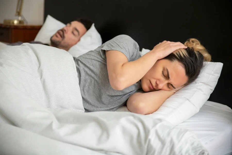 Liefde is… Je partner niet wakker houden